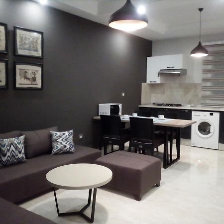 比塞大London House公寓式酒店 外观 照片