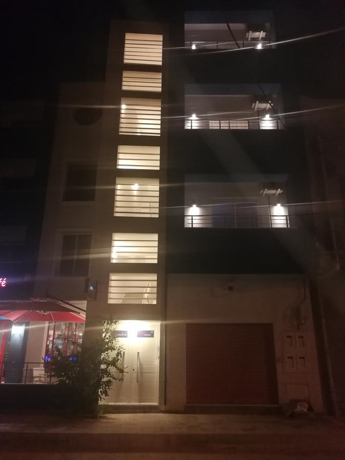 比塞大London House公寓式酒店 外观 照片