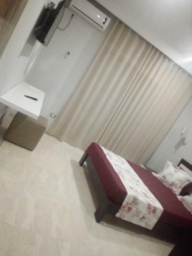 比塞大London House公寓式酒店 外观 照片